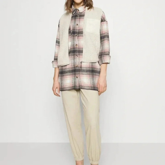Noisy May
NMFLANNY LONG SHACKET - Button-down blouse. - Picture 5 of 11
